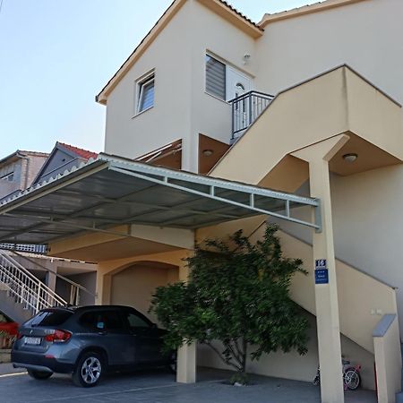 KaštelaLana I Natali公寓 外观 照片