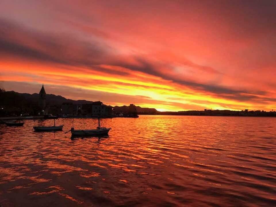 KaštelaLana I Natali公寓 外观 照片